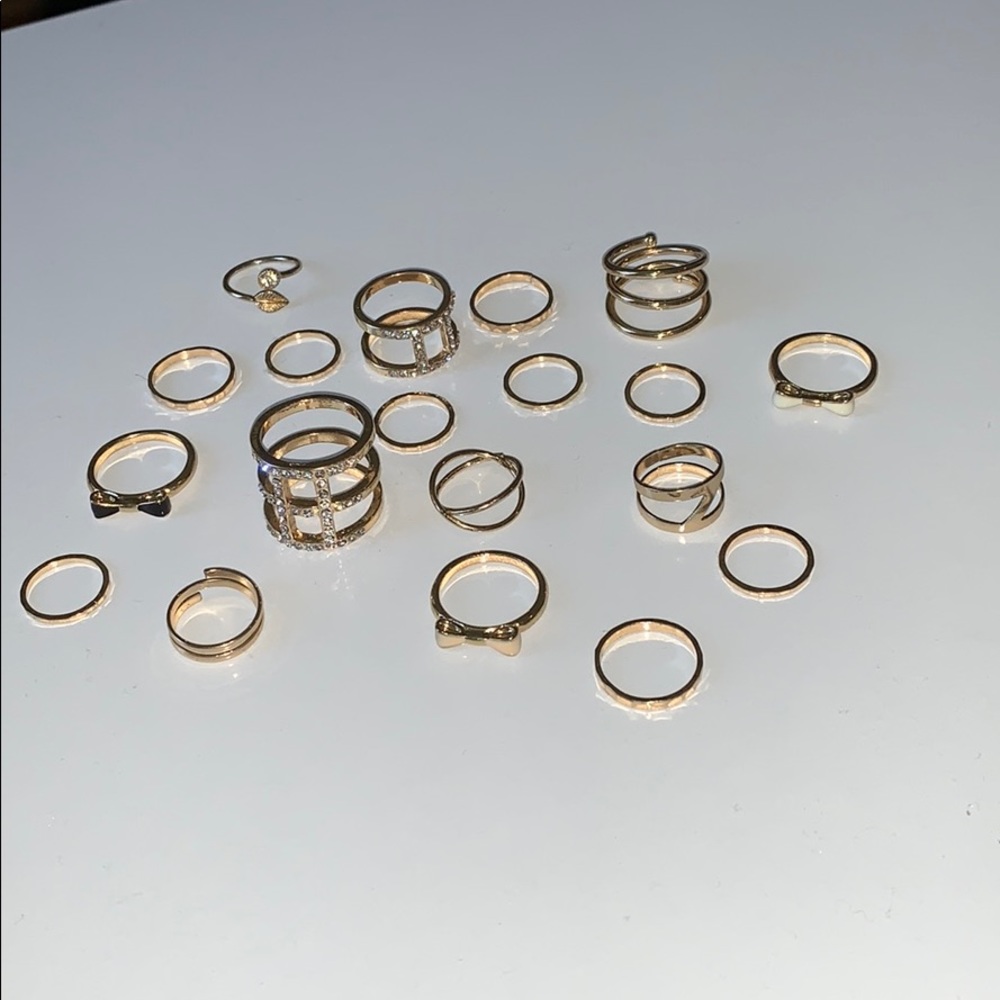19 Gold Colored Rings - Picture 2 of 9
